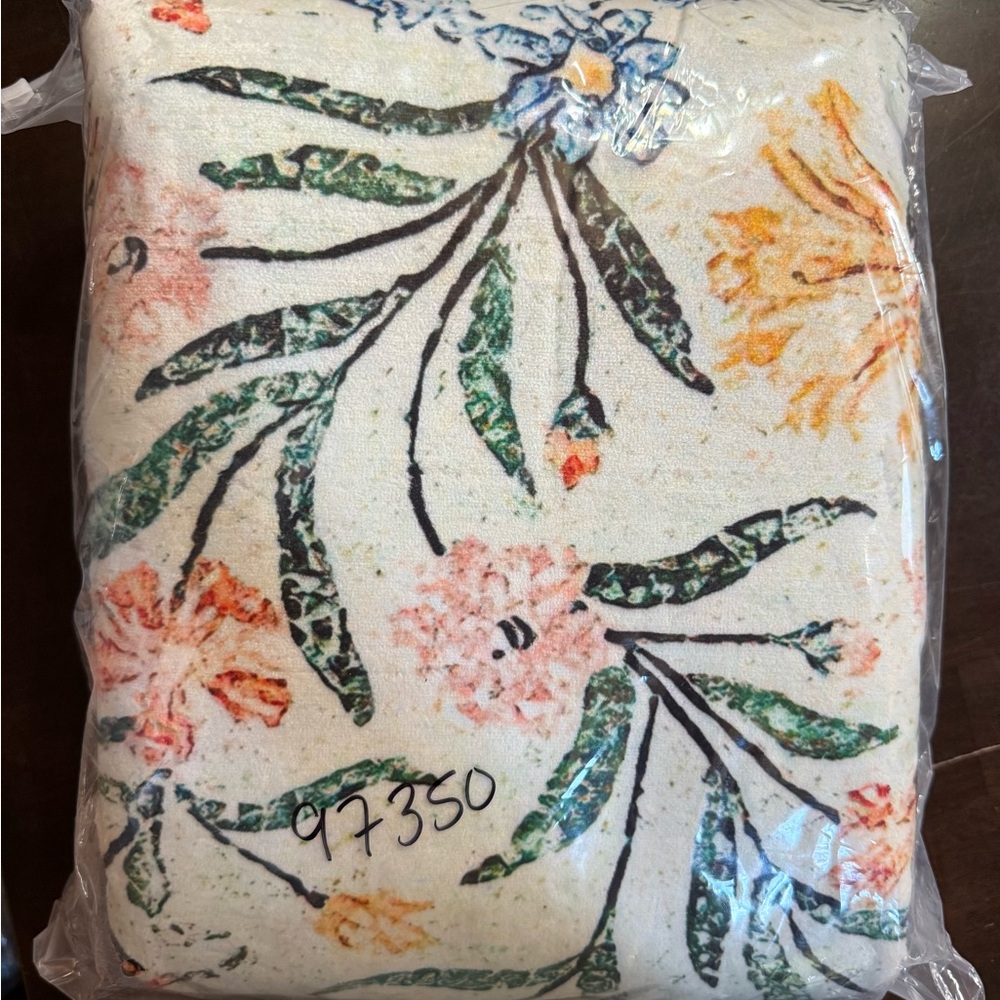 5’x7’ BRAND NEW Floral Pastel Area Rug - Cream Base with Green & Pink Accents - Picture 8 of 8